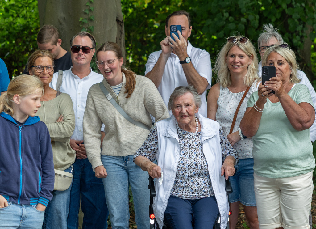 top-top.de-250705-073 | Foto, Video, Fotografie, Videografie, Fotobox, DJ, Discjockey, Musik, Musikbox, Veranstaltung, Photobooth, Amazon, Ebay, Buchtipp, Bestseller, Autor, Verlag, Buch, Wesel, Hamminkeln, NRW, Dinslaken, Rees, Drohne, Hochzeit, Party, Fotobox, Wesel, Fotograf