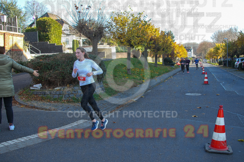 241201_1233_EV4_2914 | Sportfotografie im Rhein-Sieg Kreis, Köln, Bonn, NRW, Rheinland Pfalz, Hessen, etc. Unser Tätigkeitsfeld umfasst den Laufsport vom Volkslauf über den Marathon, Duathlon, Triathon bis zum Ultralauf wie Kölnpfad Ultra oder Schindertrail.