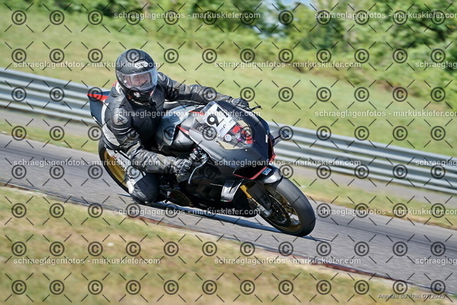 25bt04-0183 | markuskiefer.com - Realisiert mit Pictrs.com