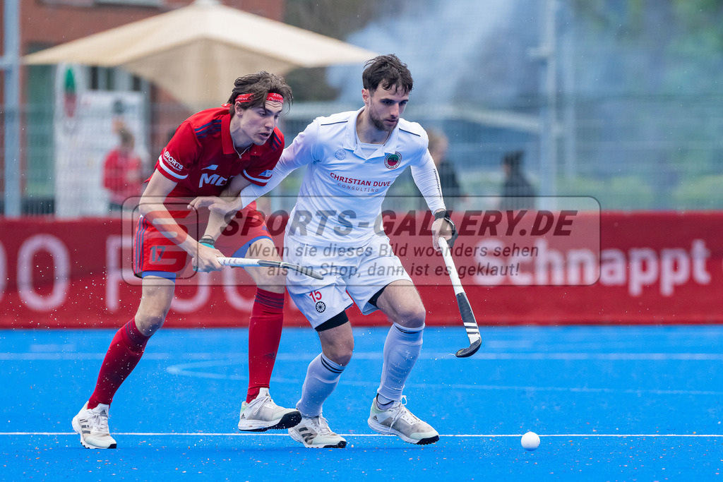 HK_20230422_107125 | 1. Bundesliga Herren Crefelder HTC - Düsseldorfer HC am 22.4.2023 Krefelder HTC ( CHTC ), Krefeld , Esser Magnus ( Düsseldorfer HC #17 ) , Bachmann Lucas Maximilian ( Crefelder HTC #15 )