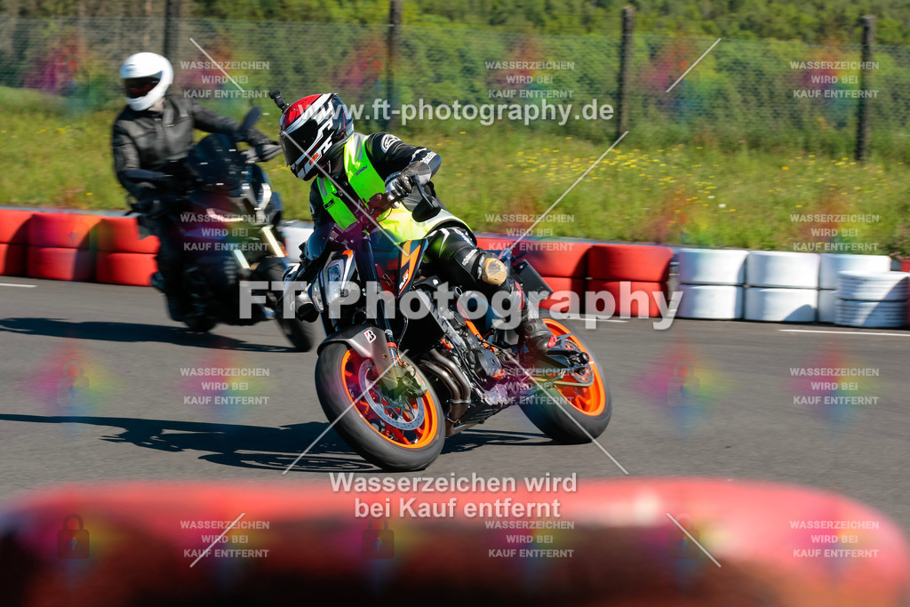 Moto-TeamOBK-21572 | Hier findet Ihr Bilder von Touristenfahrten auf der Nürburgring Nordschleife oder von anderen Veranstaltungen die ich besucht habe. Viel Spass beim Durch Schauen 