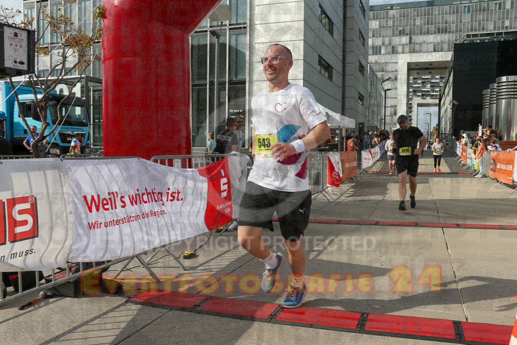 250920_1536_EX1_0200 | Sportfotografie im Rhein-Sieg Kreis, Köln, Bonn, NRW, Rheinland Pfalz, Hessen, etc. Unser Tätigkeitsfeld umfasst den Laufsport vom Volkslauf über den Marathon, Duathlon, Triathon bis zum Ultralauf wie Kölnpfad Ultra oder Schindertrail.