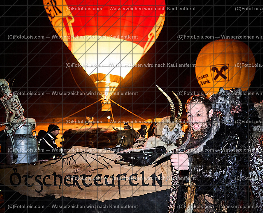 _ALP8499_NACHTderBALLONE_Lackenhof_Gaminger Oetscherteufel | ... mit dem Ballonsportclub Ötscherland aus Wieselburg, der Bergrettung Lackenhof mit einer Schauübung, der Perchtengruppe 'Gaminger Ötscherteufeln' und dem Musikverein Lackenhof, die Ballonfahrer spendeten ihre Gage in diesem Jahr dem schwer verunglückten Gerald Bernreiter alias 'KLEX' der erst nach der ReHa und einem Umbau seines Hauses in Lackenhof frühestens im Mai 2026 wieder nach Hause kommen kann, So 28. Dezember 2025.