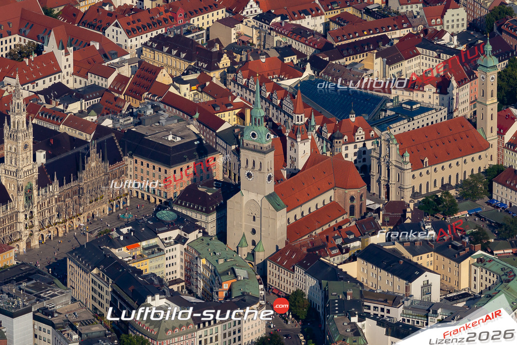 Das Luftbild zeigt : st-peter muenchen - Die Luftaufnahme wurde 2024 vom UL-Flugzeug aus erstellt ( keine Drohne ) - Hochauflösende Luftaufnahme - Für grossformatige Ausdrucke geeignet. Die Geschenkidee !Mit Lizenz und Bildrechte bestellbar