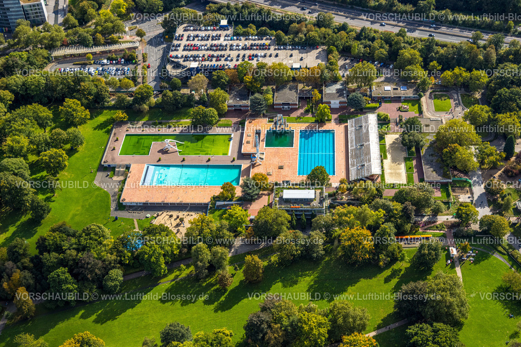 Essen241002123 | Luftbild, Grugabad Schwimmbad mit Tribüne im Grugapark, Rüttenscheid, Essen, Ruhrgebiet, Nordrhein-Westfalen, Deutschland