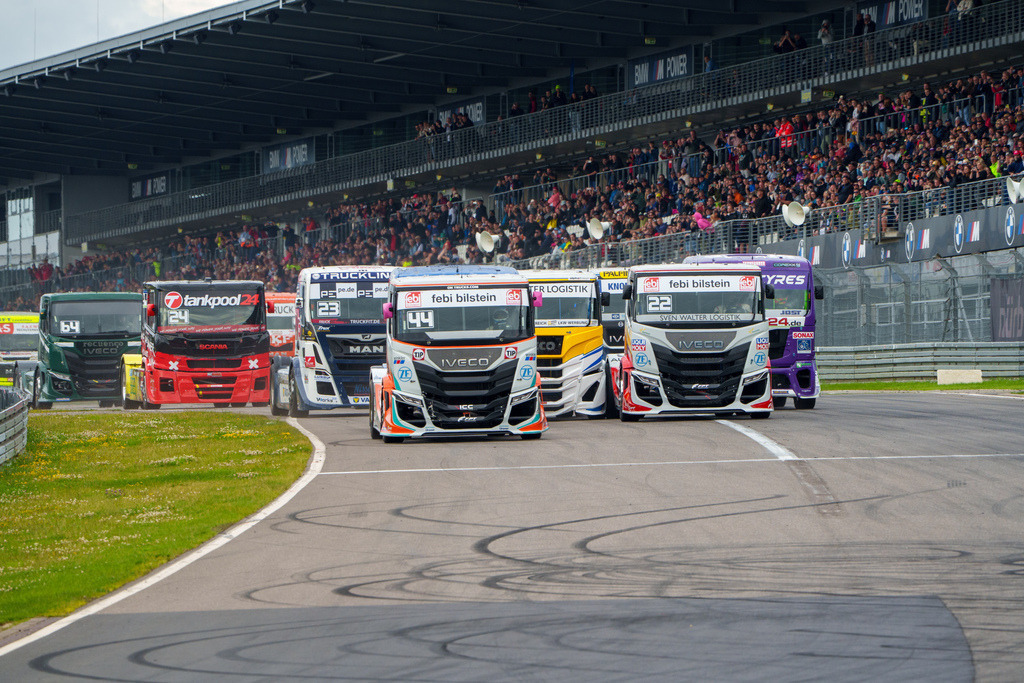 A7406664 | 13.07.2024 Goodyear FIA European Truck Racing Championship (ETRC) NürburgringBild: Start des ETRC Rennen 2. #44 Steffil Halm (DE) in Führung dicht gefolgt von #22 Lukas Hahn (DE) - Realisiert mit Pictrs.com