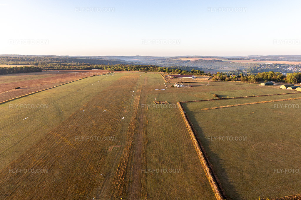 Aerial view: Neufchateau Aerodrome in Neufchâteau in the state Vosges, France. – Photo: IMG_118404.jpg taken on 09/16/2019 by Werner Riehm/FLY-FOTO.com – Resolution of the original: 4829 x 3219 px
