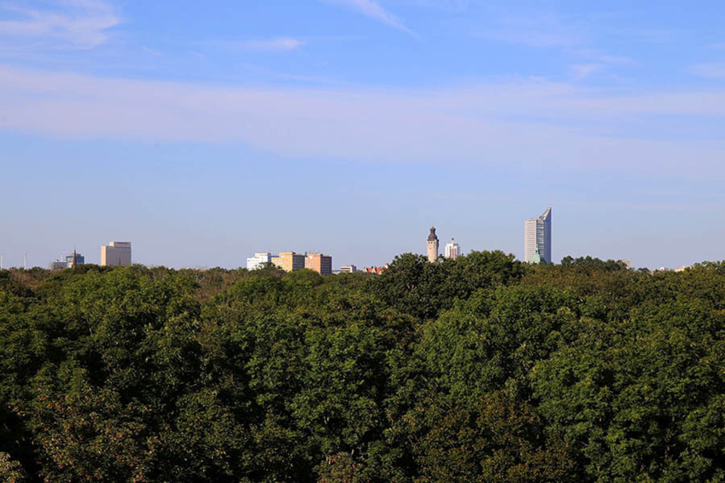 Bethanienkirche - Skyline von Leipzig | Entdecke über 20 Kategorien Leipzig-Motive: Foto-Downloads, hochwertige Poster, Leinwand- & Fine-Art-Prints. Jetzt Lieblingsfoto im Bildlexikon Leipzig Shop bestellen!