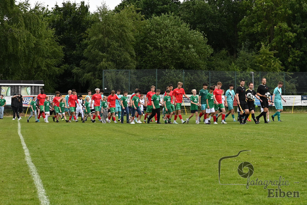 Sport-Duwe Cup | Sport-Duwe Cup Oldenburg; SSV Jeddenloh (weiß)-VFB Oldenburg (blau) am 05.07.2025 in Oldenburg (Sportanlage TuS Eversten), Photo: Philip Eiben 2025 - Realisiert mit Pictrs.com