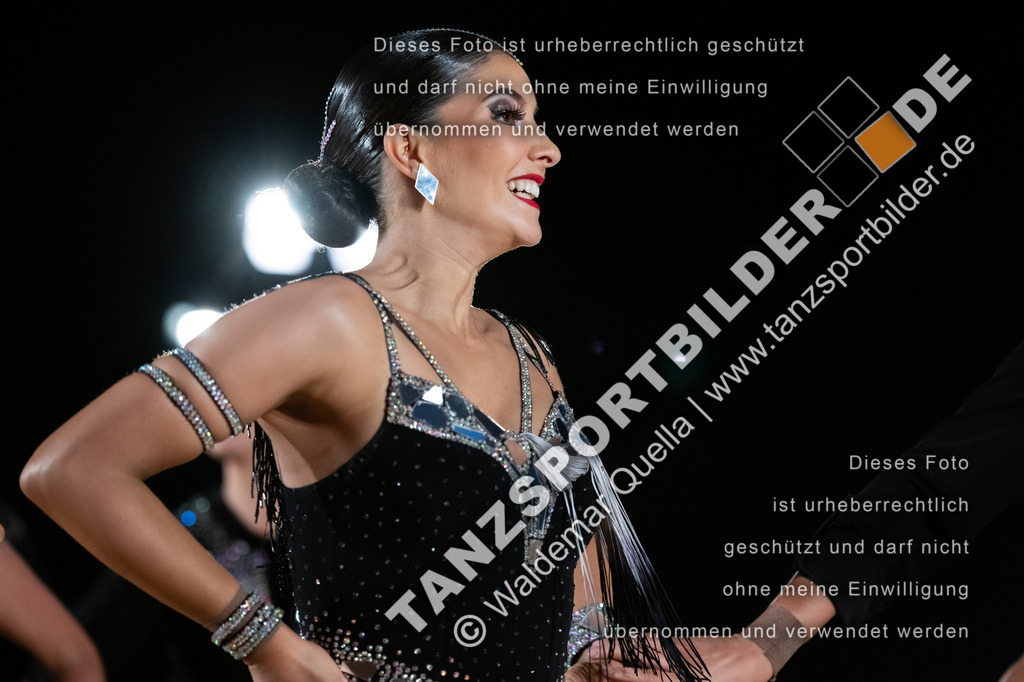 20250504-11156 | Hier finden Sie Tanz Bilder vom Latein und Standard Formationen tanzen. Sportbilder vom Tanzsport. Schöne Fotos und von Weltmeisterschaft, Europameisterschaft, Bundesliga, Regionalliga, Oberliga und Landesliga sowie von GOC Stuttgart, DanceComp, WM Bremen