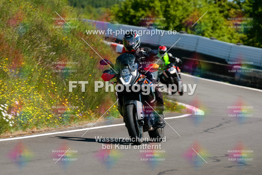 Moto-TeamOBK-22208 | Hier findet Ihr Bilder von Touristenfahrten auf der Nürburgring Nordschleife oder von anderen Veranstaltungen die ich besucht habe. Viel Spass beim Durch Schauen 