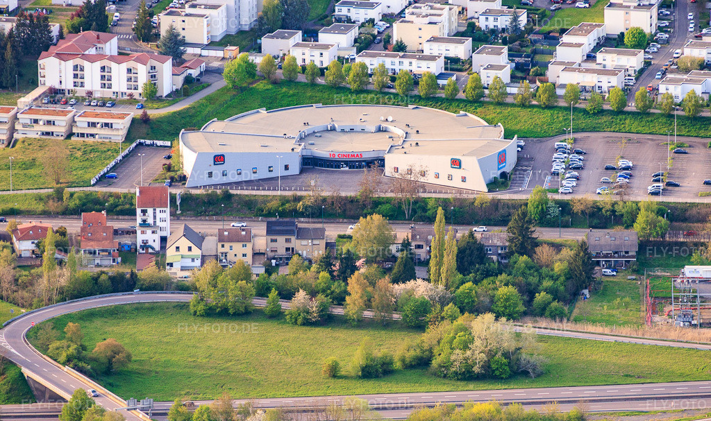 Luftbild: Halbrundes CINÉMA CGR Freyming-Merlebach 