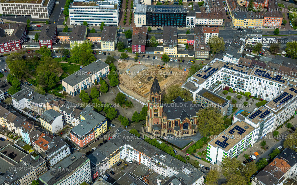 Essen240400668 | Luftbild, evang. Kreuzeskirche, Baustelle und Umgestaltung Weberplatz, Büro und Wohnungen Kastanienhöfe, Stadtkern, Essen, Ruhrgebiet, Nordrhein-Westfalen, Deutschland