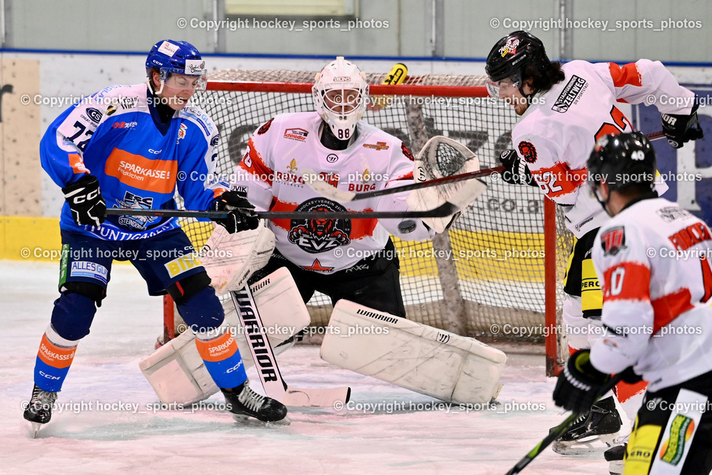 ESC SPARKASSE STEINDORF vs. EV ZELTWEG MURTAL LIONS | #72 Hobitsch Samuel ESC Steindorf, #88 Mocher Paul EV ZELTWEG MURTAL LIONS, #62 Kessler David EV ZELTWEG MURTAL LIONS, ESC SPARKASSE STEINDORF vs. EV ZELTWEG MURTAL LIONS, ESC SPARKASSE STEINDORF vs. EV ZELTWEG MURTAL LIONS am 27.12.2025 in Steindorf (Ossiachersee Halle), Austria, (Photo by Bernd Stefan)