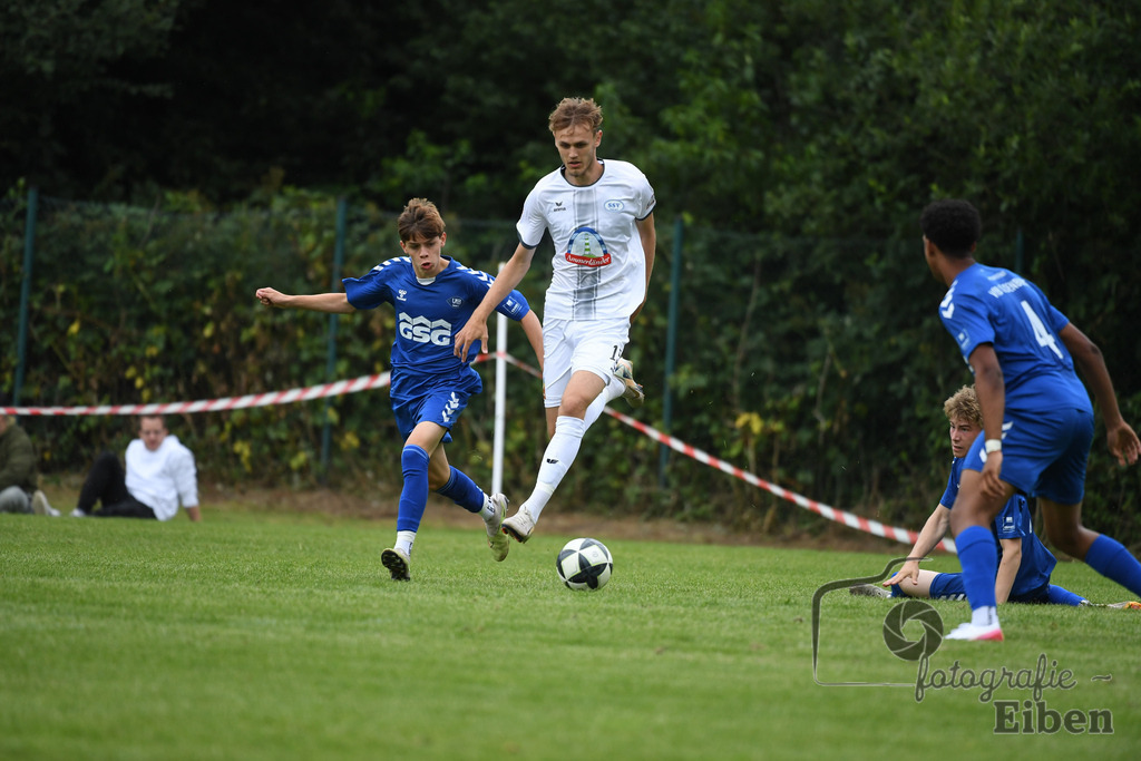 Sport-Duwe Cup | Sport-Duwe Cup Oldenburg; SSV Jeddenloh (weiß)-VFB Oldenburg (blau) am 05.07.2025 in Oldenburg (Sportanlage TuS Eversten), Photo: Philip Eiben 2025 - Realisiert mit Pictrs.com