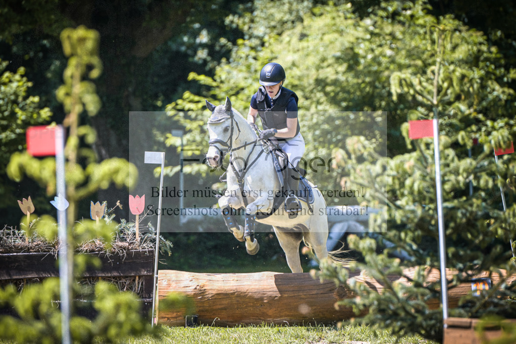 DOS_6146 | Entdecke hochwertige Reitturnierfotos von Foto Oger. Professionell, emotional und authentisch – jetzt Lieblingsmomente im Shop bestellen. - Realisiert mit Pictrs.com