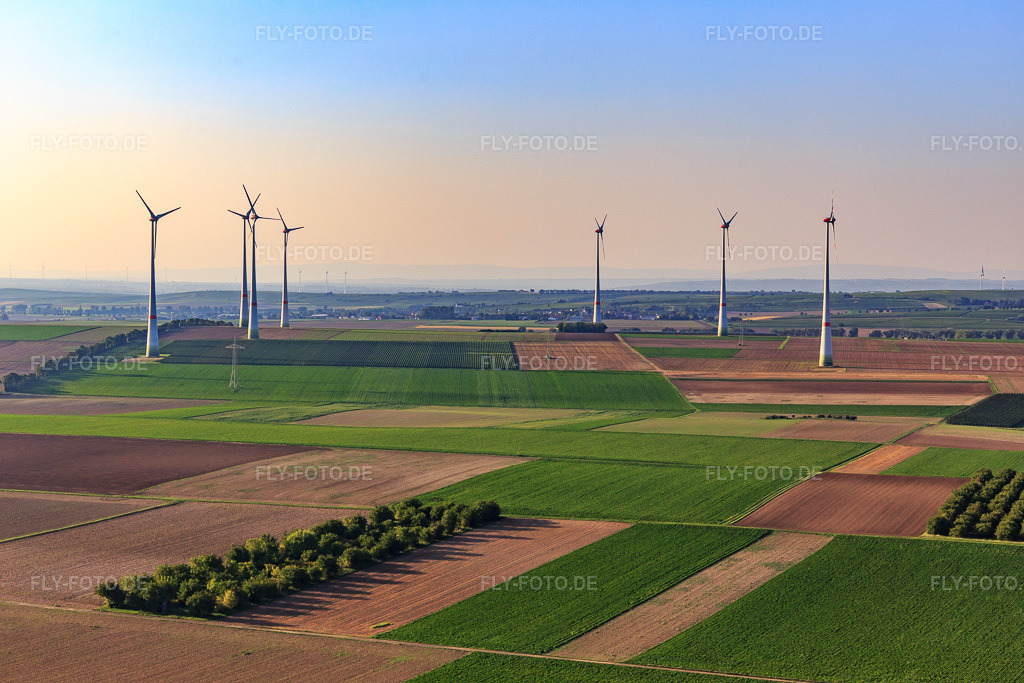Luftbild: Windpark Hochborn-Gau-Heppenheim nördlich von Bechtheim im Ortsteil Heßloch in Dittelsheim-Heßloch im Bundesland Rheinland-Pfalz in Deutschland. Foto: IMG_103144.jpg vom 29.08.2017 durch Werner Riehm/FLY-FOTO.de