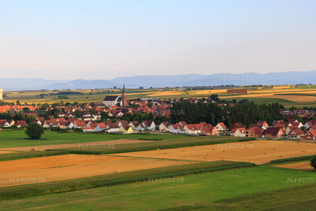Luftbild: Rue de la Haute Vienne in Schleithal im Bundesland Bas-Rhin in Frankreich. – Foto: IMG_59015.jpg vom 04.08.2013 durch Werner Riehm/FLY-FOTO.de – Auflösung des Originals: 4752 x 3168 px
