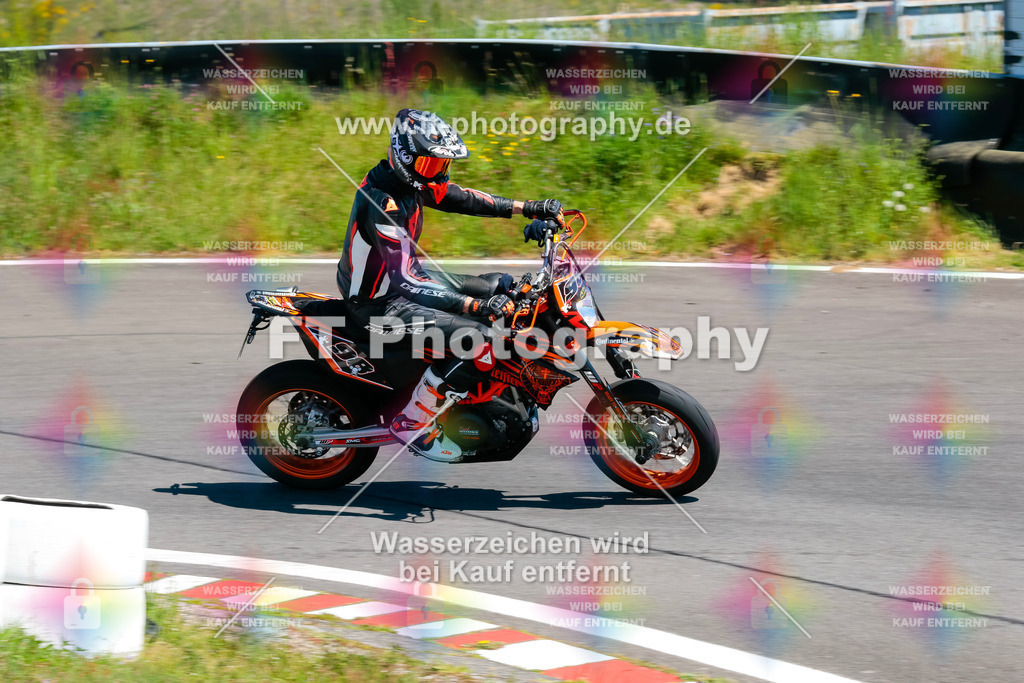 Moto-TeamOBK-22344 | Hier findet Ihr Bilder von Touristenfahrten auf der Nürburgring Nordschleife oder von anderen Veranstaltungen die ich besucht habe. Viel Spass beim Durch Schauen 