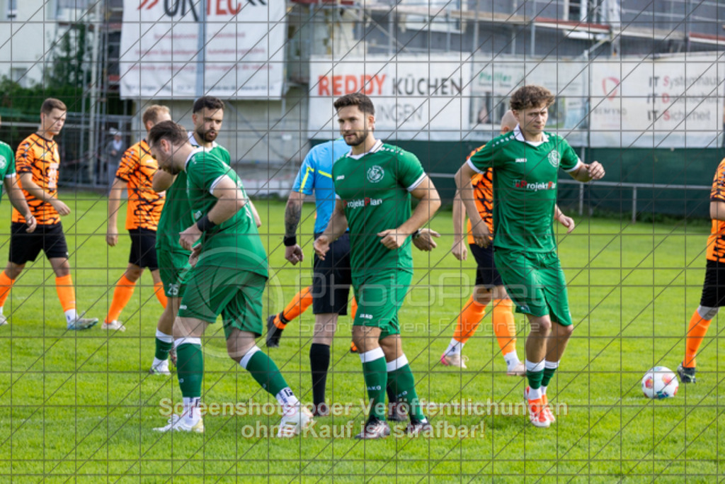 20250824_150025_0125 | #,KSG Eislingen (grün) vs. SGM Jebenhausen-Bezgenriet (orange), Fussball, Kreisliga A3 - Bezirk Neckar/Fils, 01. Spieltag, Saison 2025/2026, Rasensportplatz, Albstraße 69, 73054 Eislingen, 24.08.2025 - 15:00 Uhr,Foto: PhotoPeet-Sportfotografie/Peter Harich