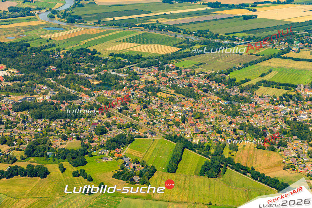 Aktuelles Luftbild von Basbeck Hemmoor - Die Luftaufnahme wurde 2022 mittels UL-Flugzeug erstellt ( keine Drohne ) - hochauflösende Kamera-Systeme von  Canon -Beste Qualität - Für grossformatige Ausdrucke geeignet. Die Geschenkidee !