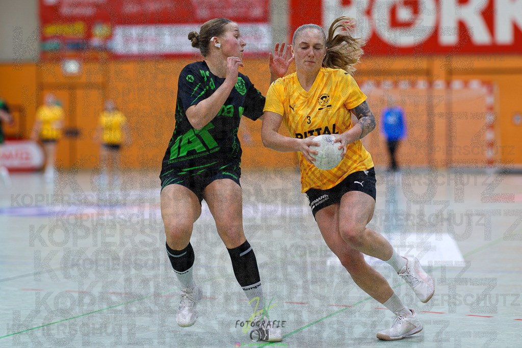 Frauen Oberliga Mitte (HHV); HSG Kleenheim/Langgöns II - HSG Eibelshausen/Ewersbach | Frauen Oberliga Mitte (HHV); HSG Kleenheim/Langgöns II - HSG Eibelshausen/Ewersbach am 01.11.2025 in Oberkleen (Weidig-Halle)Photo © 2025 - Jörg Heinrich - Realisiert mit Pictrs.com