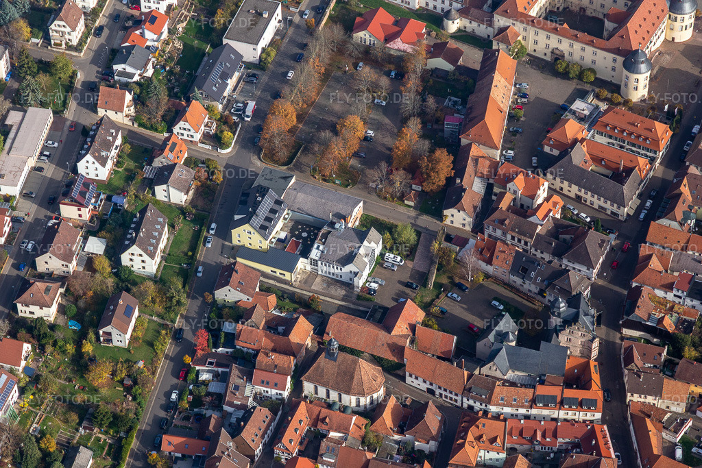 Luftbild: Protestantische Bergkirche in Bad Bergzabern im Bundesland Rheinland-Pfalz in Deutschland. Foto: IMG_123765.jpg vom 07.11.2020 durch Werner Riehm/FLY-FOTO.de