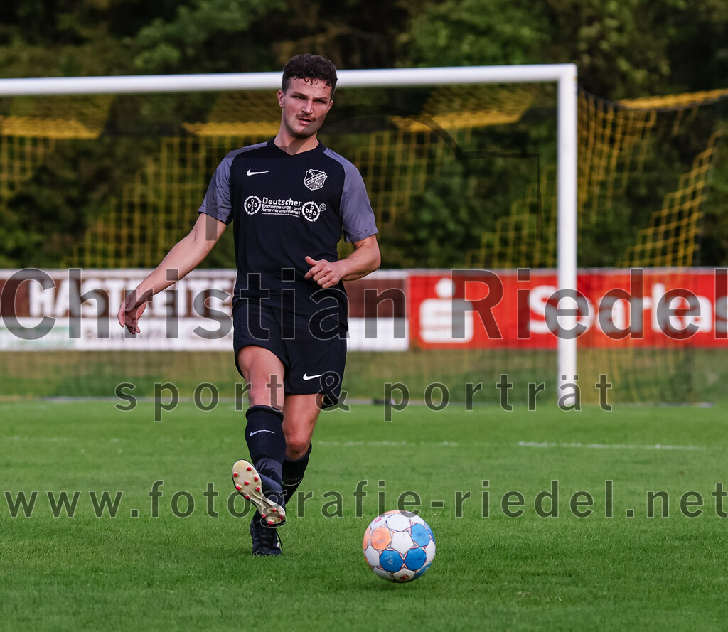 2023-08-08_104_FC_Moosinning_gegen_FC_Langengeisling | Moosinning, Deutschland, 08.08.2023:
Fußball, Bezirksliga Oberbayern Ost 2023 / 2024, 3. Spieltag, FC Moosinning gegen FC Langengeisling, Endergebnis: 0:4

Michael Faltlhauser (FC Langengeisling, #3)

Foto: Christian Riedel / fotografie-riedel.net