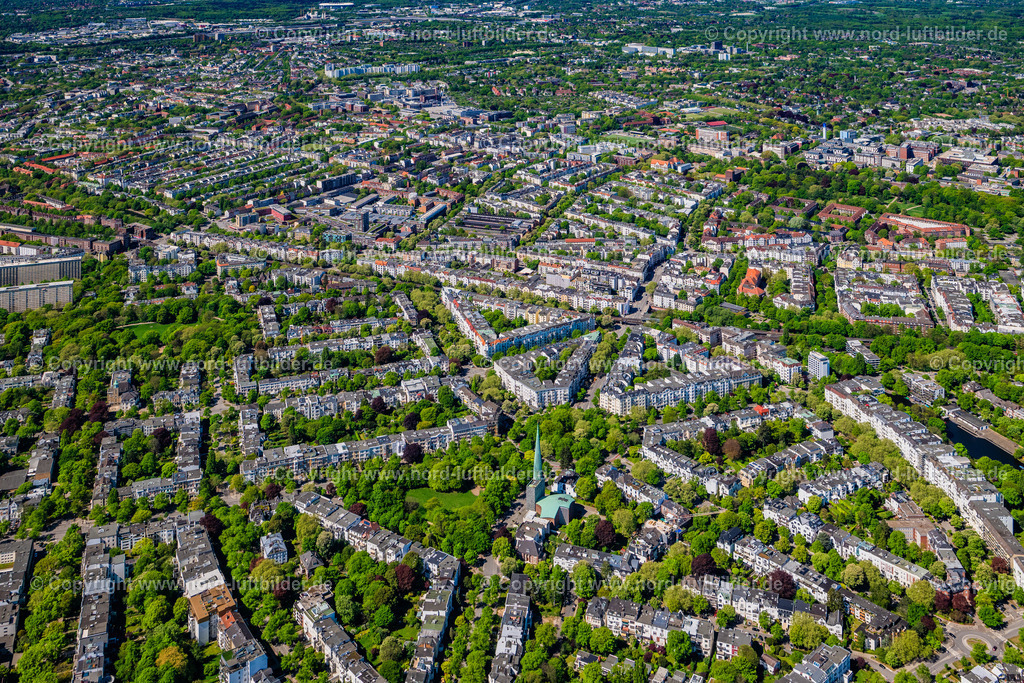 Hamburg_Eimsbüttel_Klosterstern_ELS_4898010525 | HAMBURG 01.05.2025 Straßenverkehr im Verlauf der Straßenkreuzung Grindelberg - Lehmweg - Hoheluftchaussee - Bismarckstraße an der Straße Grindelberg im Ortsteil Hoheluft-Ost in Hamburg, Deutschland. // Road over the crossroads Grindelberg - Lehmweg - Hoheluftchaussee - Bismarckstrasse on street Grindelberg in the district Hoheluft-Ost in Hamburg, Germany. Foto: Martin Elsen