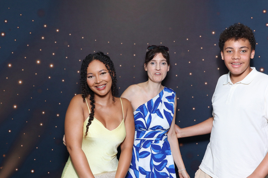ZD260628112736-138 | Fotoshop von zweidimensional Fotografie. Ihr Fotograf im Aargau. Abzüge von Ihrem Fotobox Event bestellen.Abzüge von Ihrem Hochzeit bestellen.Abzüge von Ihrem Schulfotograf bestellen.