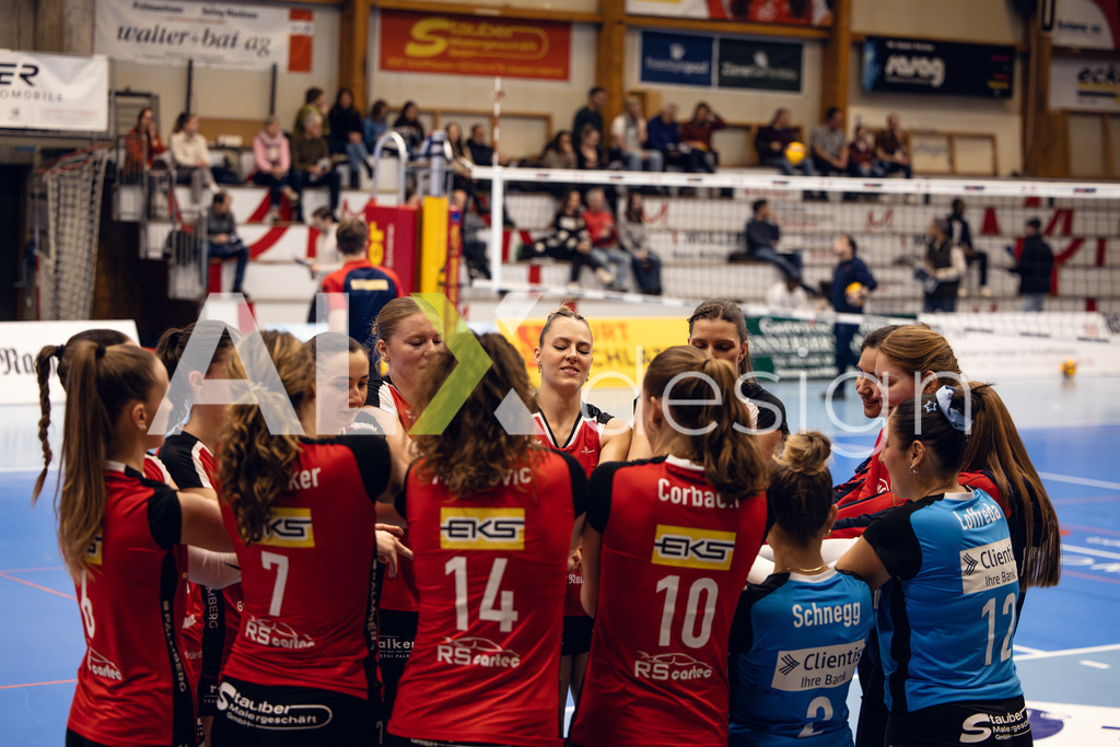 Volleyball I Frauen I Saison 2025-2026 I Volleyball NLA | Women I Round 14 I VC Kanti Schaffhausen - NLZ Volleyball Academy Zürich I 16.01.2026 | VC Kanti Schaffhausen - Spielerinnenkreis - Realisiert mit Pictrs.com