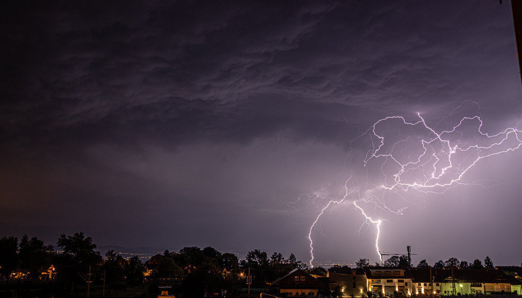 Gewitter_über_dem_Bodensee | Sie suchen ein Bild für Ihr Büro/Ihre Wohnung oder ein Fotogeschenk? So geht's: 
1.) Lieblingsbild auswählen
2.) Wunschprodukt (Leinwand, Alu-Dibond, Acryl, Fotogeschenk) auswählen. - Realisiert mit Pictrs.com