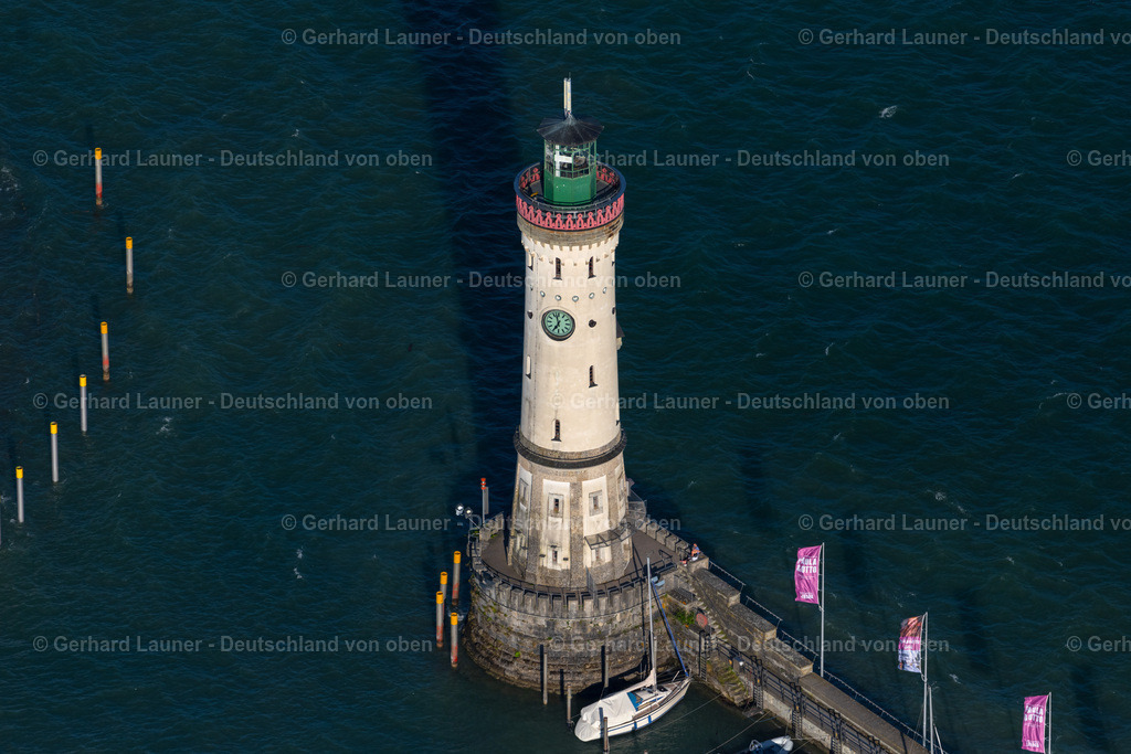 4032736 | LINDAU (BODENSEE) 12.06.2020 Hafeneinfahrt am Ufer des Bodensee in Lindau am Bodensee im Bundesland Bayern, Deutschland. // Port entrance on the shore of Lake Constance in Lindau am Bodensee in the state Bavaria, Germany. Foto: Gerhard Launer