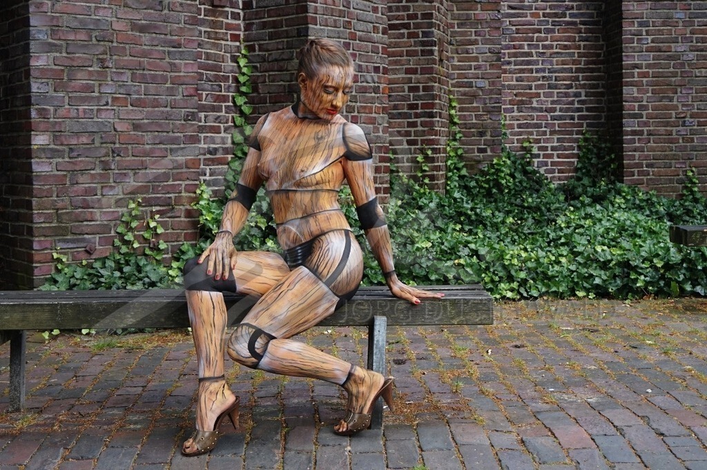 Bodypainting-HOLZ_2349b2b | #003 | Modell: Pola | Foto: Carsten Korwes - Realisiert mit Pictrs.com