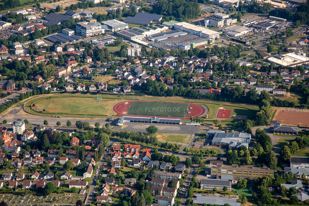 Luftbild: Sportpark Erbach in Erbach im Bundesland Hessen in Deutschland. – Foto: IMG_137063.jpg vom 24.06.2023 durch Werner Riehm/FLY-FOTO.de – Auflösung des Originals: 5472 x 3648 px – WWW.ERBACH.DE