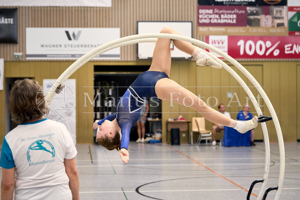 B-DSC01159 | Professionelle Sportfotografie in Hamburg, Schleswig-Holstein und Niedersachsen – spezialisiert auf Rhönrad, Geräteturnen, Leistungsturnen und rhythmische Sportgymnastik. Bundesweite Begleitung von Rhönrad-Events. Jetzt Sport-Fotos - Realisiert mit Pictrs.com