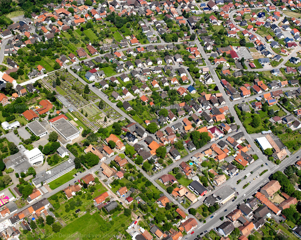 2626127 | FREISTETT 09.06.2006 Wohngebiet einer Einfamilienhaus- Siedlung  in Freistett im Bundesland Baden-Württemberg, Deutschland // Single-family residential area of settlement  in Freistett in the state Baden-Wuerttemberg, Germany Foto: Gerhard Launer