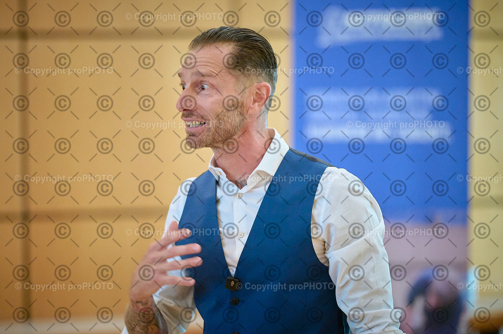 056_202509_EmployerBranding_NZ6_9800 | proPHOTO - Realisiert mit Pictrs.com