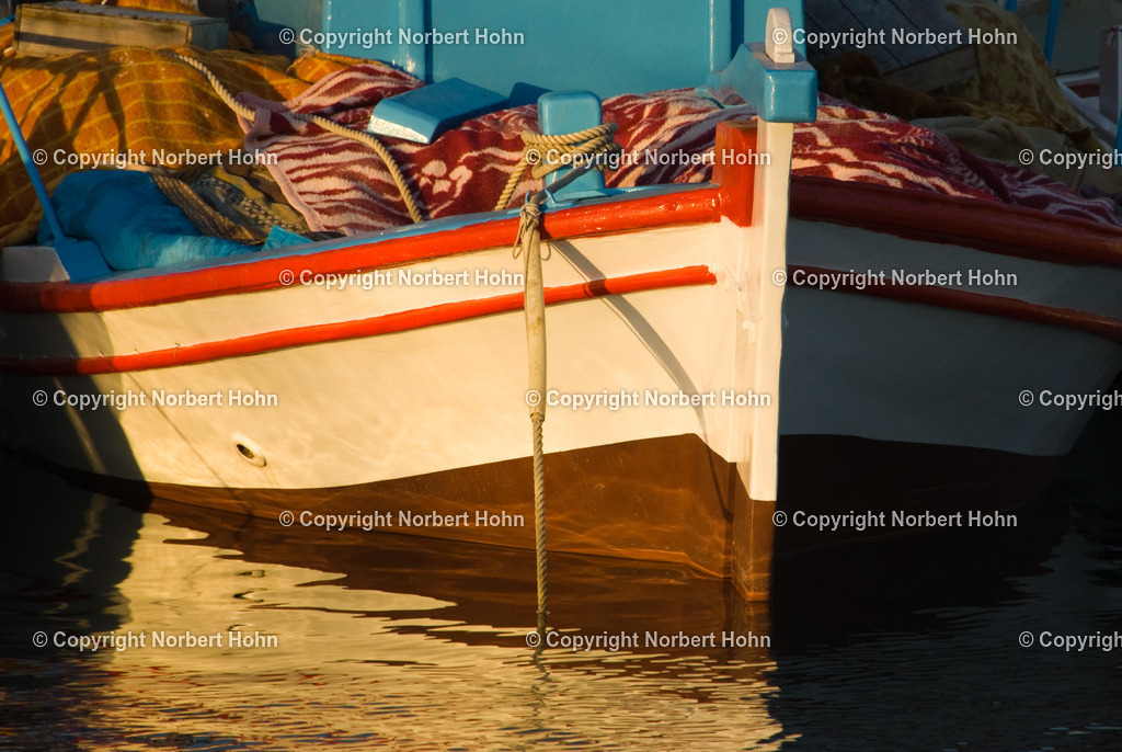 Reisefotografie - Griechenland - Paros | Hafen von Paroikia auf der Kykladeninsel Paros. - Realisiert mit Pictrs.com