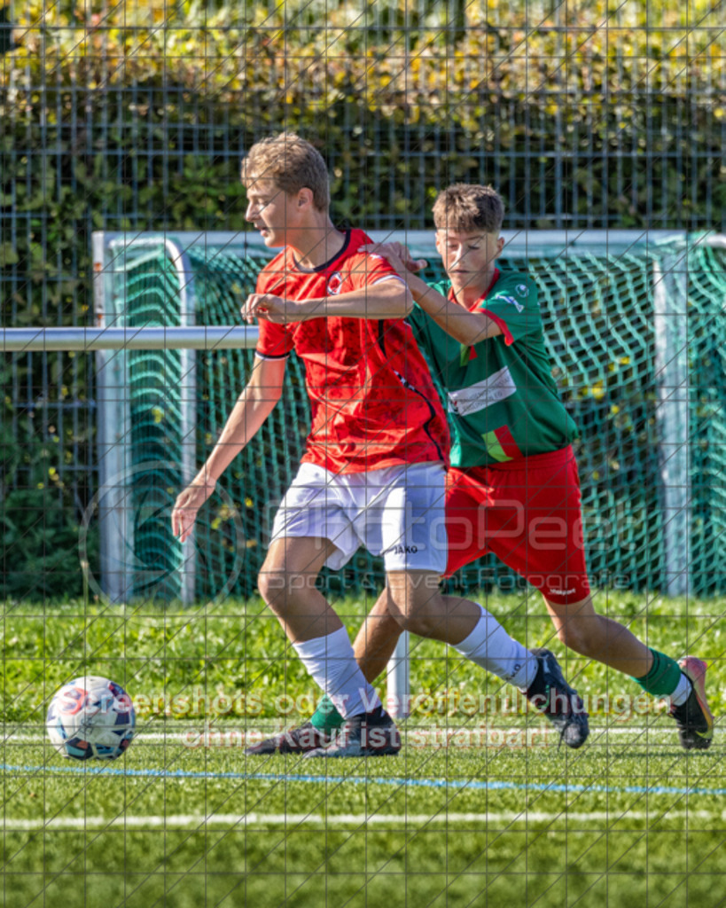 20250920_160258_0404-Bearbeitet-2 | #,1.Göppinger SV (rot) vs. FC Esslingen II (grün), Fussball, C-Junioren Leistungsstaffel Mitte - wfv 2025/2026, Kunstrasenplatz Nord, Hohenstaufenstr. 116, 73033 Göppingen, 20.09.2025 - 15:30 Uhr,Foto: PhotoPeet-Sportfotografie/Peter Harich
