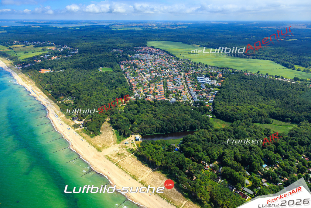 Die Luftaufnahme der Stadt Graal Müritz wurde vom UL-Flugzeug heraus erstellt ( keine Drohne )- hohe Auflösung für beste Qualität