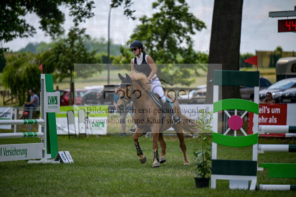 Reitturnier Voxtrup | Entdecke hochwertige Reitturnierfotos von Foto Oger. Professionell, emotional und authentisch – jetzt Lieblingsmomente im Shop bestellen.Deutschlandweite Turnierfotografie. - Realisiert mit Pictrs.com