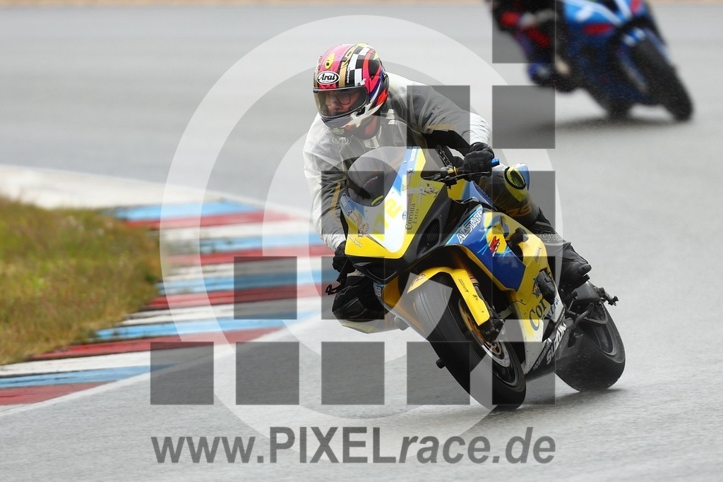 0172-20260516_03839 | Schöne Erinnerungen an spannende Momente - das festzuhalten ist unser Job. PIXELrace.de ist seit 2003 auf den Rennstrecken Europas unterwegs um die Action draußen beim Fahren und die wunderbare Stimmung imm Fahrerlager für euch einzufangen.