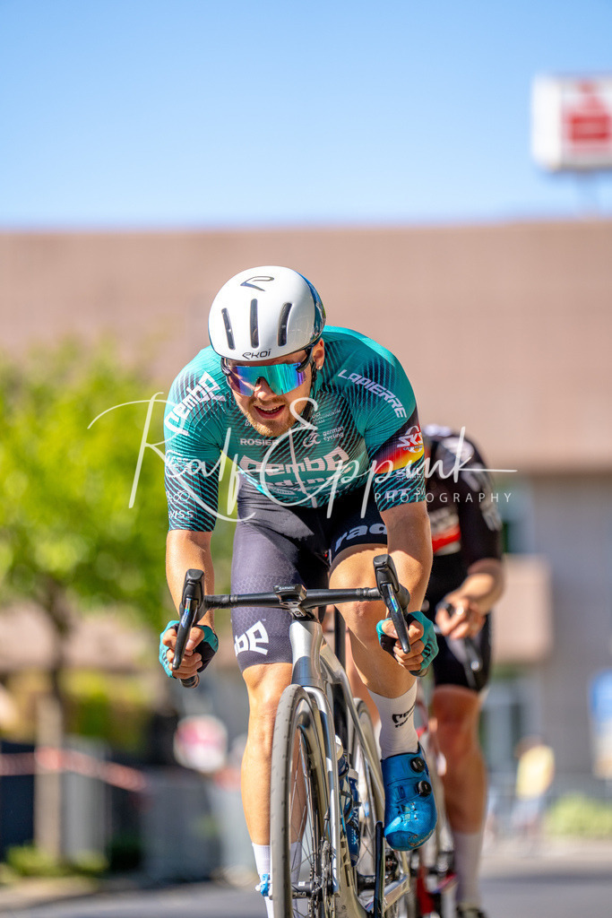 Spurt in den Mai 2026 - Großer Preis der Sparkasse Neuss | Annual one-day road cycling race "Großer Preis der Sparkasse Neuss" held in Büttgen, Germany, organized by VfR Büttgen 1912 e.V. The event features multiple races across all age categories from U11 youth to Elite men. - Realisiert mit Pictrs.com