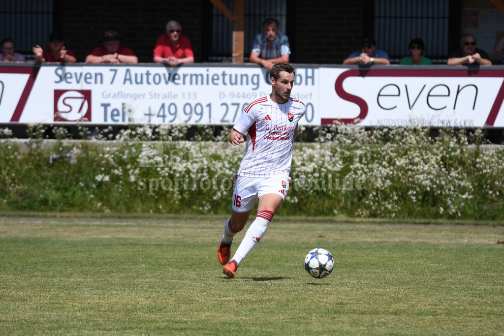 TSV Seebach : TSV Bad Abbach | Kilian Grabolle  (TSV Seebach #16) - Realisiert mit Pictrs.com