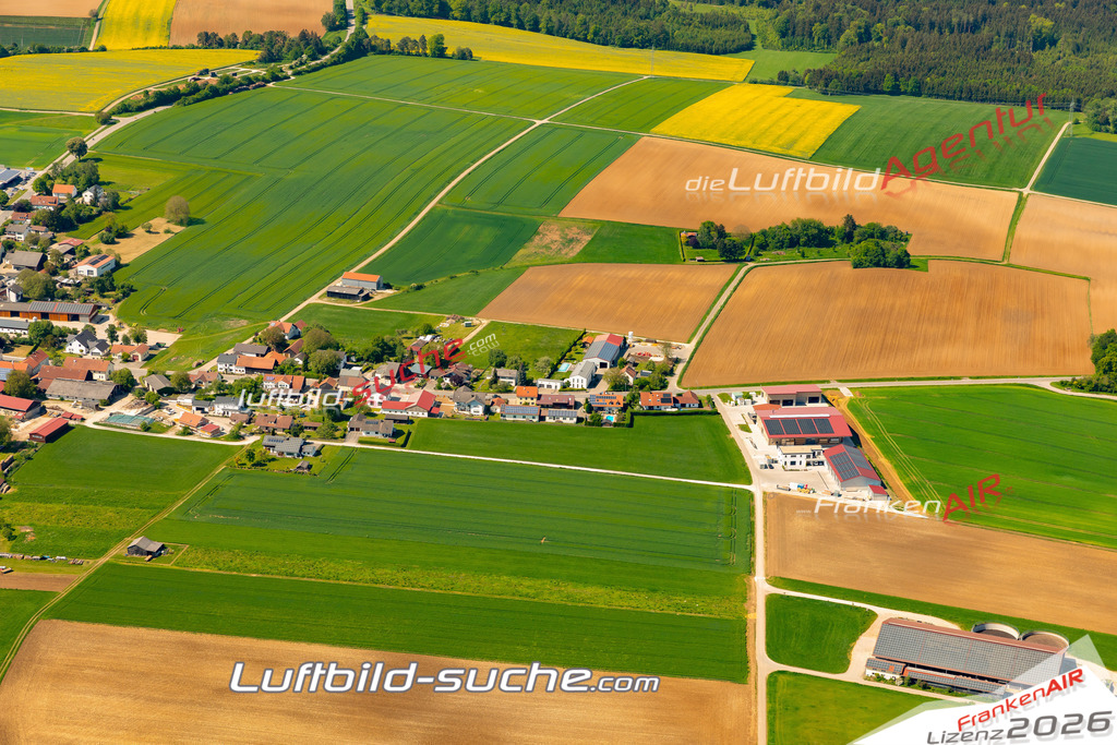 Das Luftbild zeigt : Pondorf Altmannstein - Die Luftaufnahme wurde 2024 vom UL-Flugzeug aus erstellt ( keine Drohne ) - Hochauflösende Luftaufnahme - Für grossformatige Ausdrucke geeignet. Die Geschenkidee !Mit Lizenz und Bildrechte bestellbar