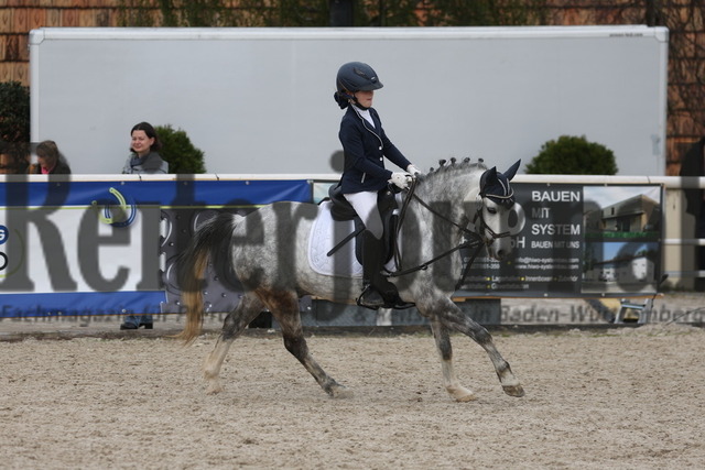 Birkhof_2023_Reiter-WB_Trab-Galopp_Gruppe_05 (33) | Alle Fotos der Reiterjournal Fotografin Doris Matthaes im Reiterjournal Online-Fotoshop. - Realisiert mit Pictrs.com