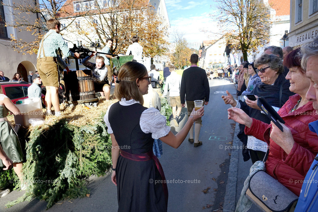 news-2022-Okt16-LJ_Erntedank_-WAENGLE-DSD04740 | Info aus dem Bezirk Reutte/Ausserfern Tirol sowie eine umfangreiche Bilddatenbank über die gesamte Region: Lechtal, Talkessel Reutte, Tannheimertal, Zwischentoren. Lech, Plansee, Zugspitze, Grenztunnel, B179, Fernpassstraße, Verkehr, Lawinen, Tradition, - Realisiert mit Pictrs.com