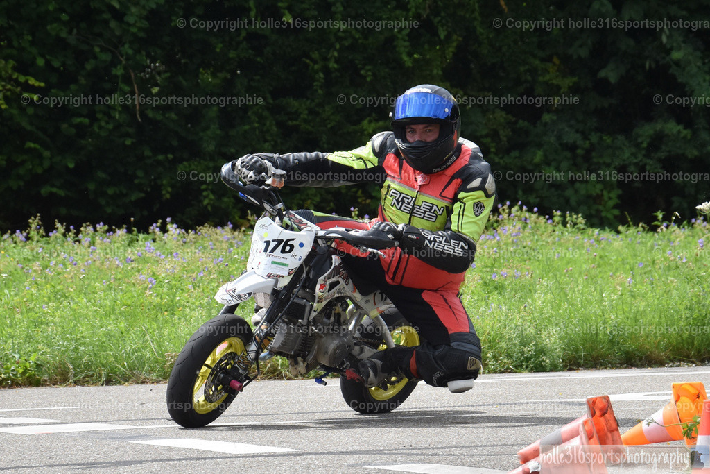 DSC_0427 | Sportfotografie , Motorsport, Motoross, Reitsport, Mointainbike, Enduro,
Landschaft , Outdoor, Eventfotografie, Landschaft, Bilder online bestellen - Realisiert mit Pictrs.com