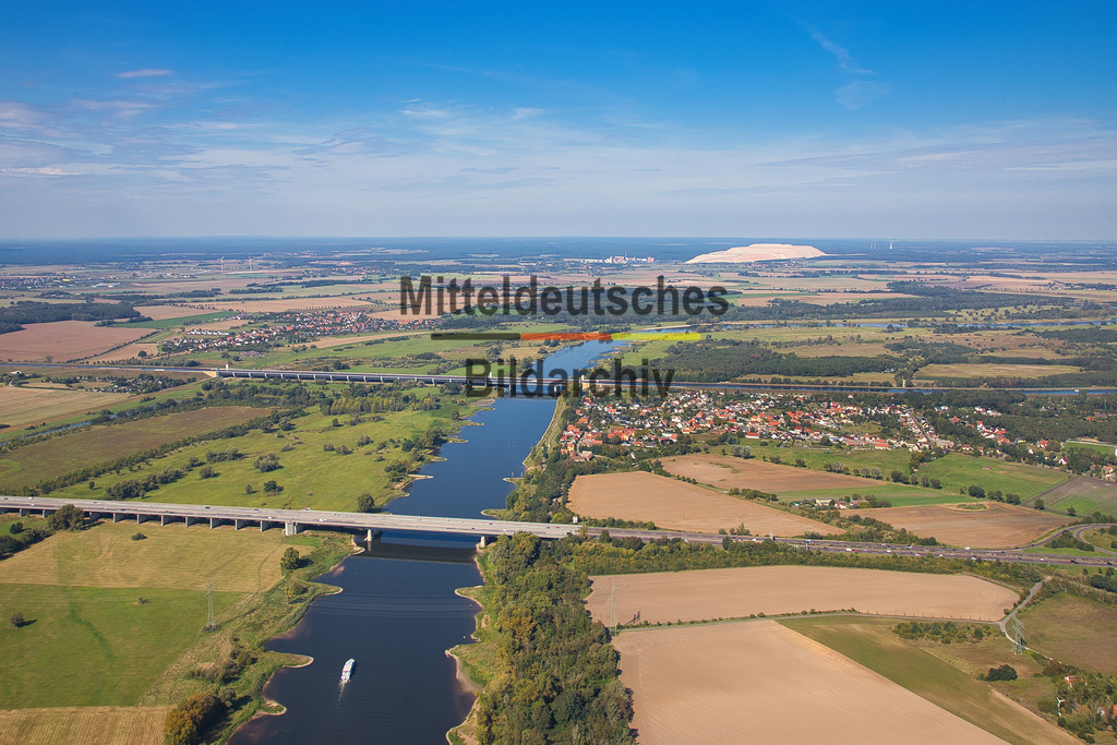 Autobahn_A2_Elbe_Trogbrücke_Hohenwarthe_Kaliberg_6981 | Elbe mit A2 und Trogbrücke Wasserstarßenkreuz - Realisiert mit Pictrs.com
